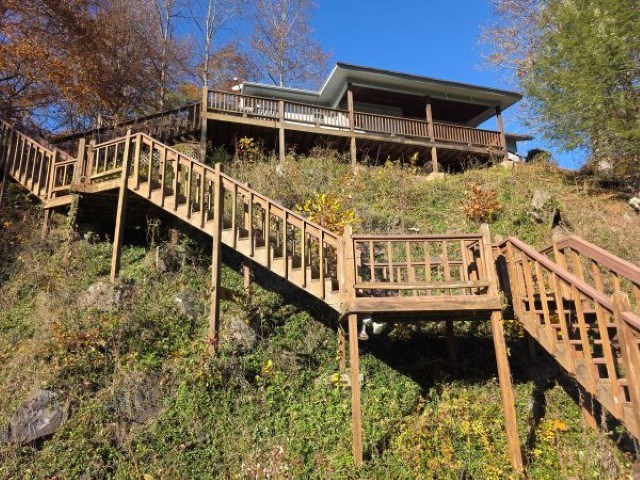 422 Evans Hollow Road Murphy, NC 28906 - Photo 3 of 34 a balcony with tall trees in front of it