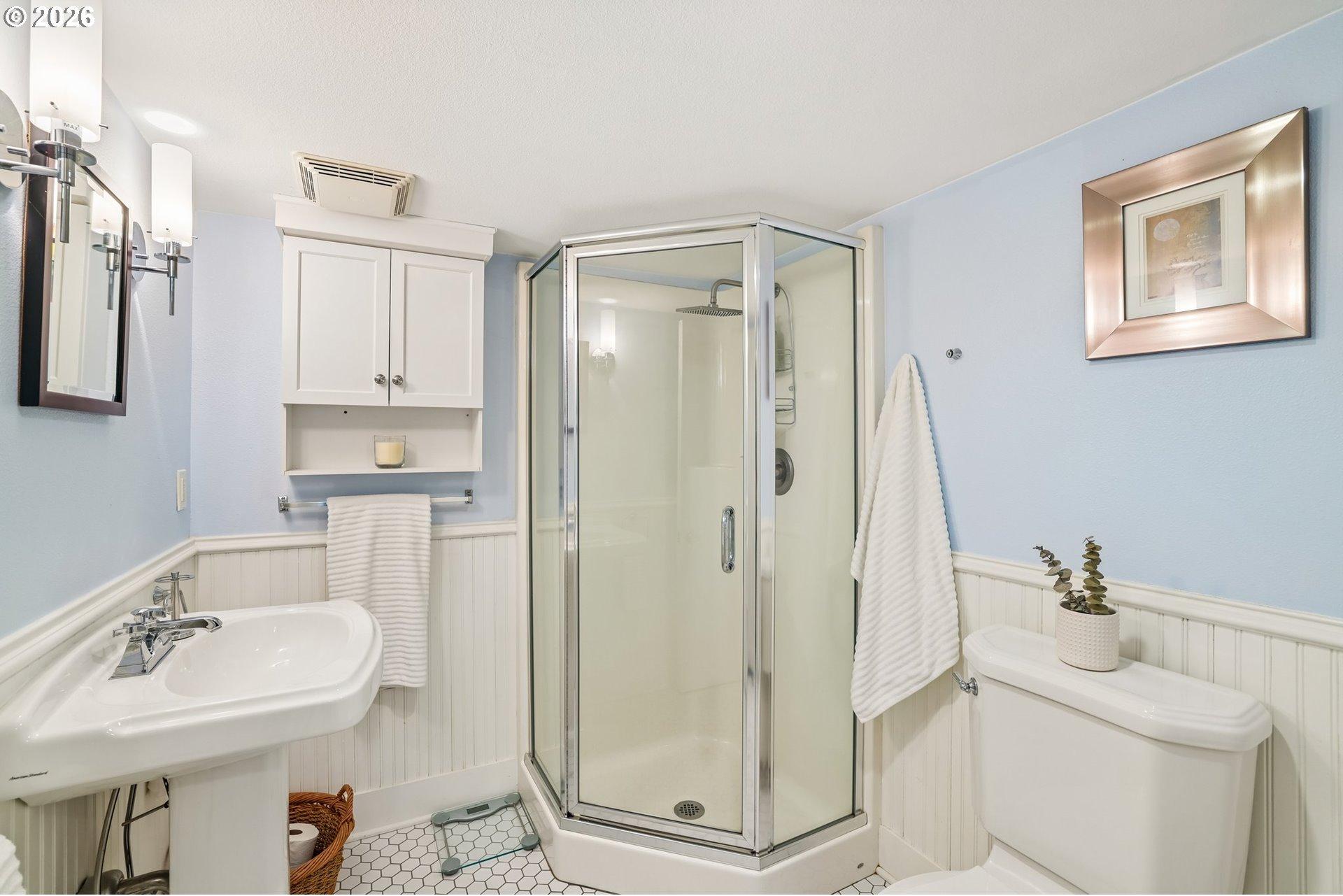 2747 Northwest Raleigh Street, Unit 2 Portland, OR 97210 - Photo 23 of 40 Gallery Image 23