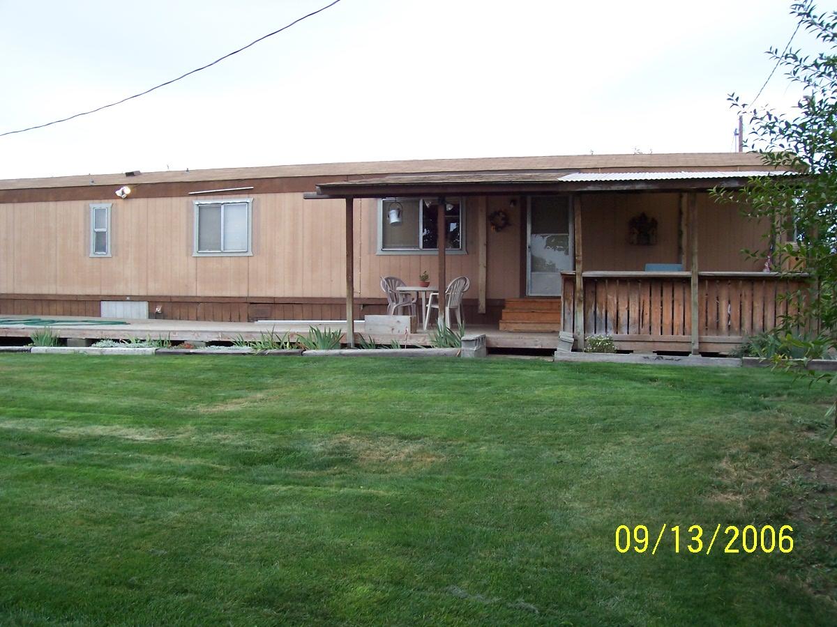1702 Moore Road Yakima, WA 98908 - Photo 2 of 10 a front view of a house with garden