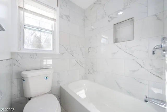 $4,000 | 4 Maureen Court, Lake Hiawatha, NJ 07034