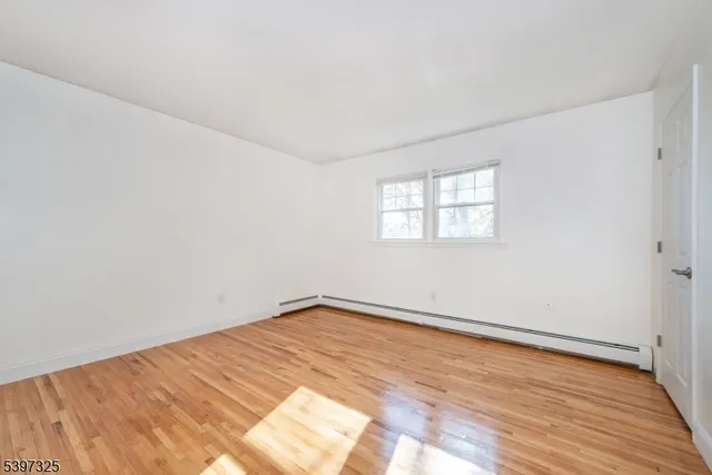 $4,000 | 4 Maureen Court, Lake Hiawatha, NJ 07034