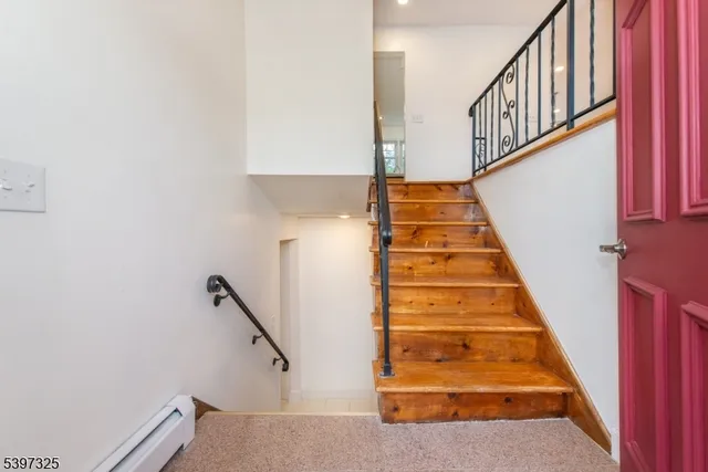 $4,000 | 4 Maureen Court, Lake Hiawatha, NJ 07034