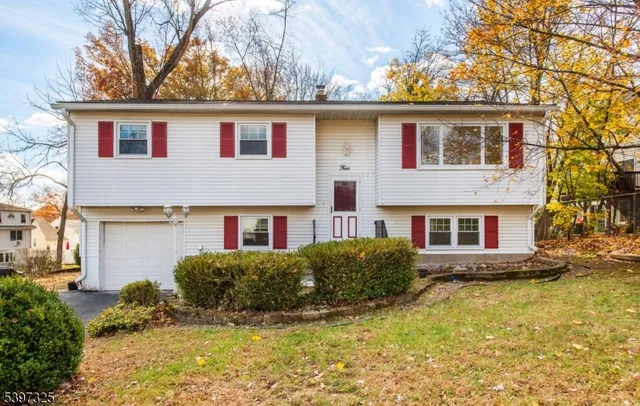 $4,000 | 4 Maureen Court, Lake Hiawatha, NJ 07034