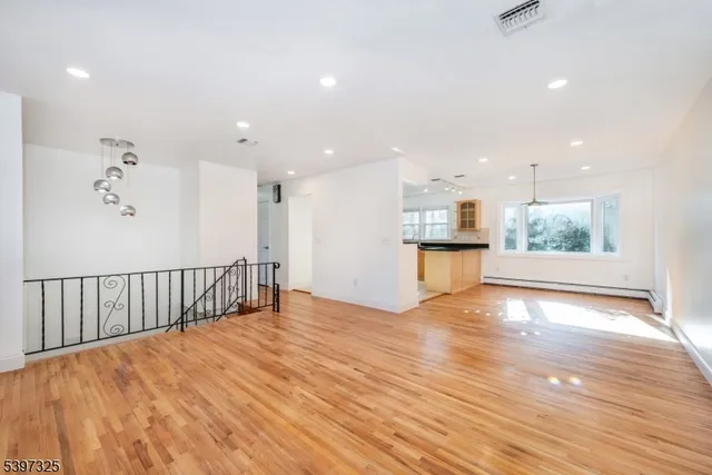 $4,000 | 4 Maureen Court, Lake Hiawatha, NJ 07034