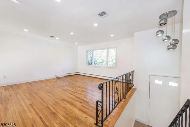 $4,000 | 4 Maureen Court, Lake Hiawatha, NJ 07034