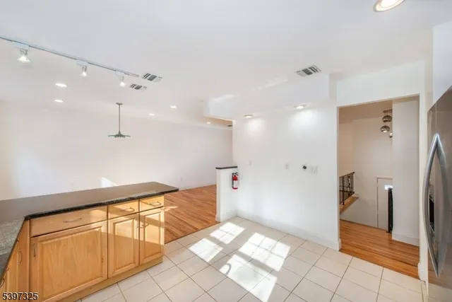 $4,000 | 4 Maureen Court, Lake Hiawatha, NJ 07034