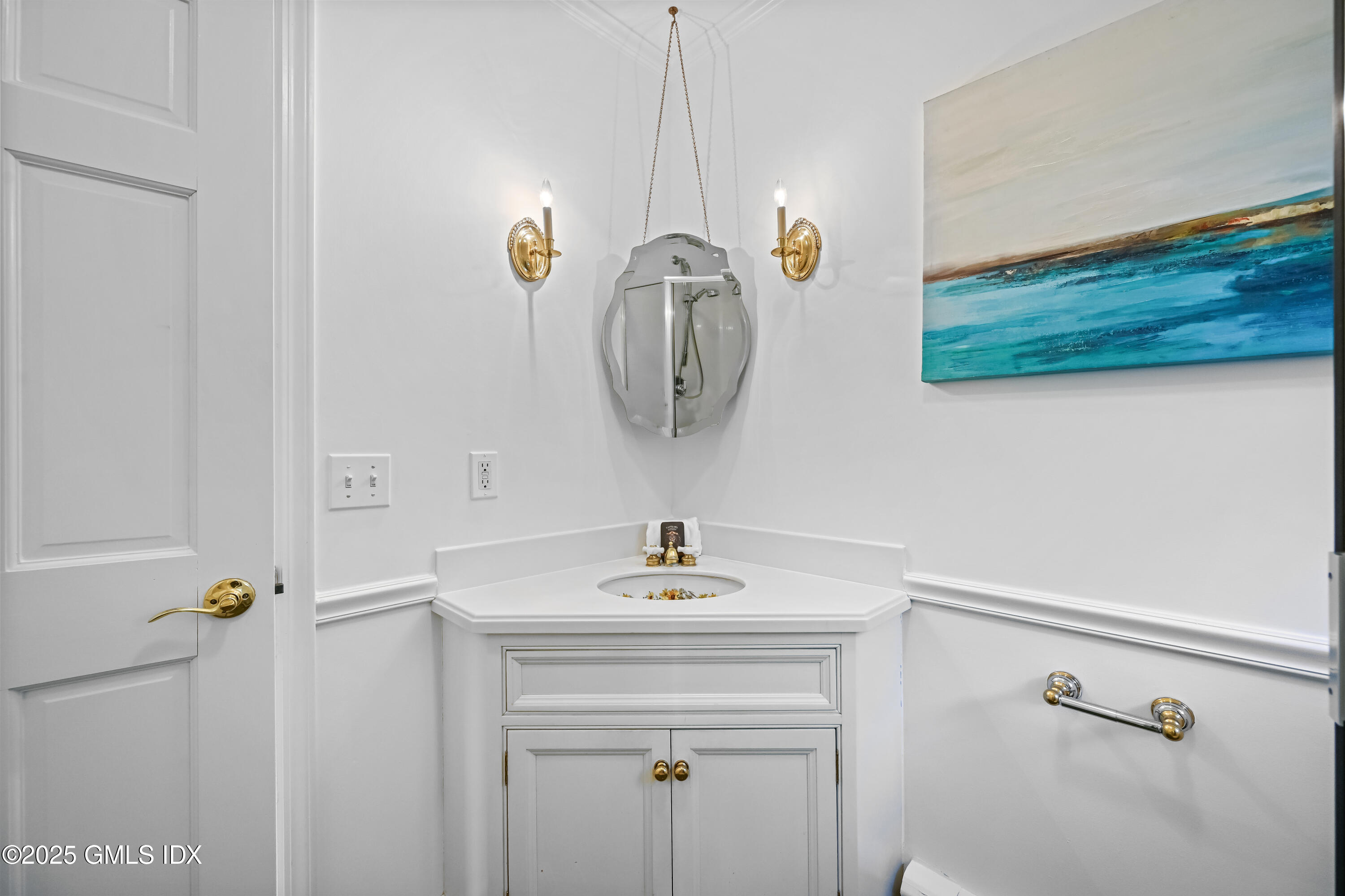 38 Bedford Road Greenwich, CT 06831 - Photo 12 of 32 Full Bathroom, main level