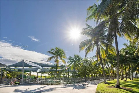 $1,299,000 | 200 Ocean Drive, Unit 5D, Miami Beach, FL 33139