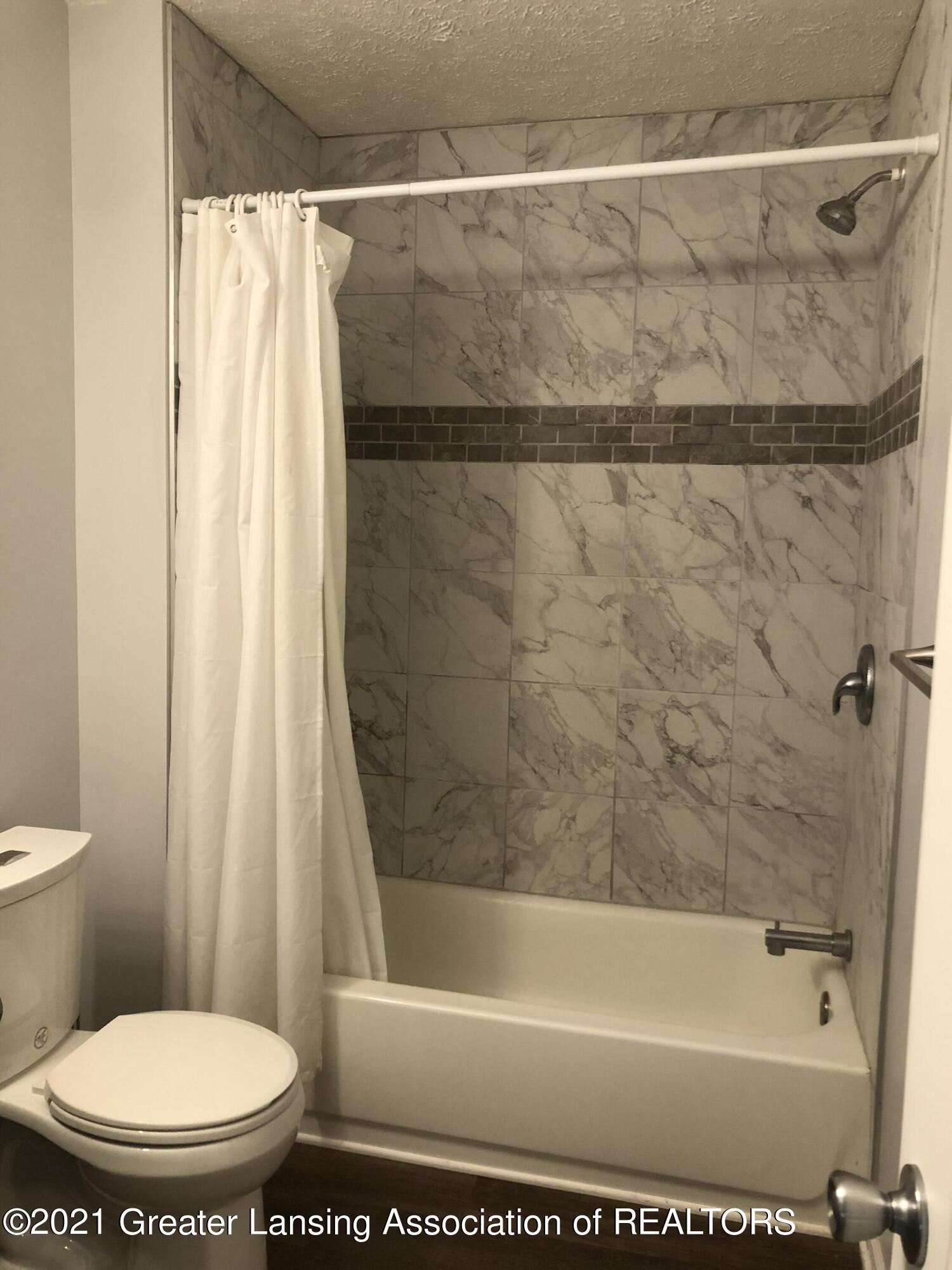 6342 Rosedale Road Lansing, MI 48911 - Photo 20 of 26 52