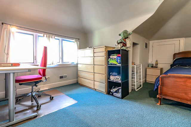 2140 Cedar Road Homewood, IL 60430 - Photo 22 of 25 a room with furniture and a window