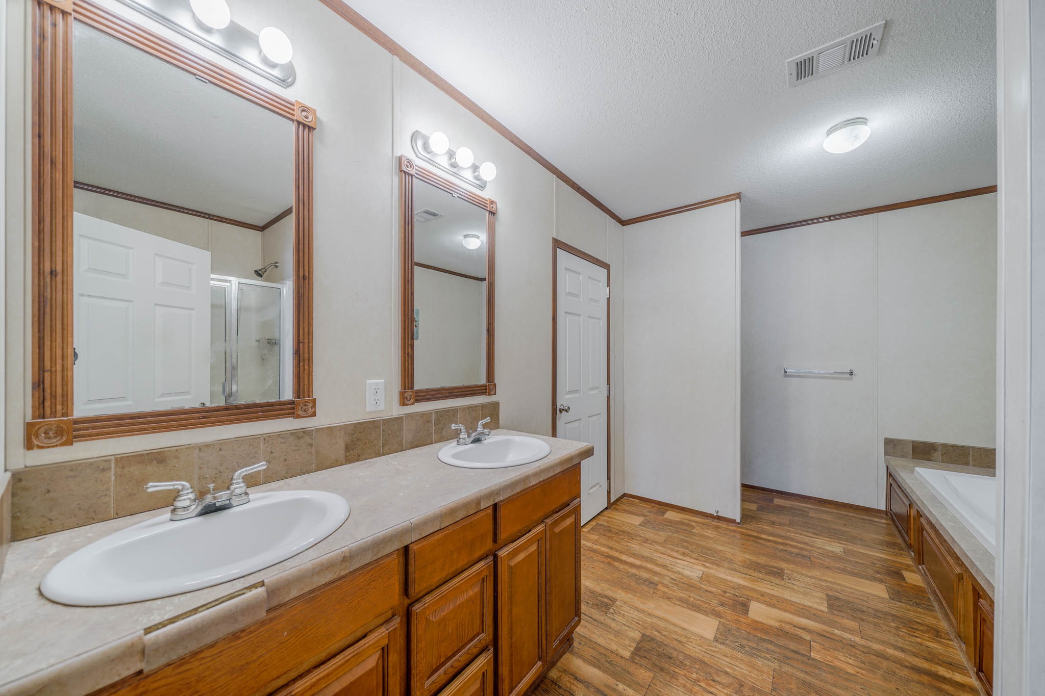 18227 Pin Oak Street Rosharon, TX 77583 - Photo 11 of 19 Double sink vanity, oversized garden tub and separate shower