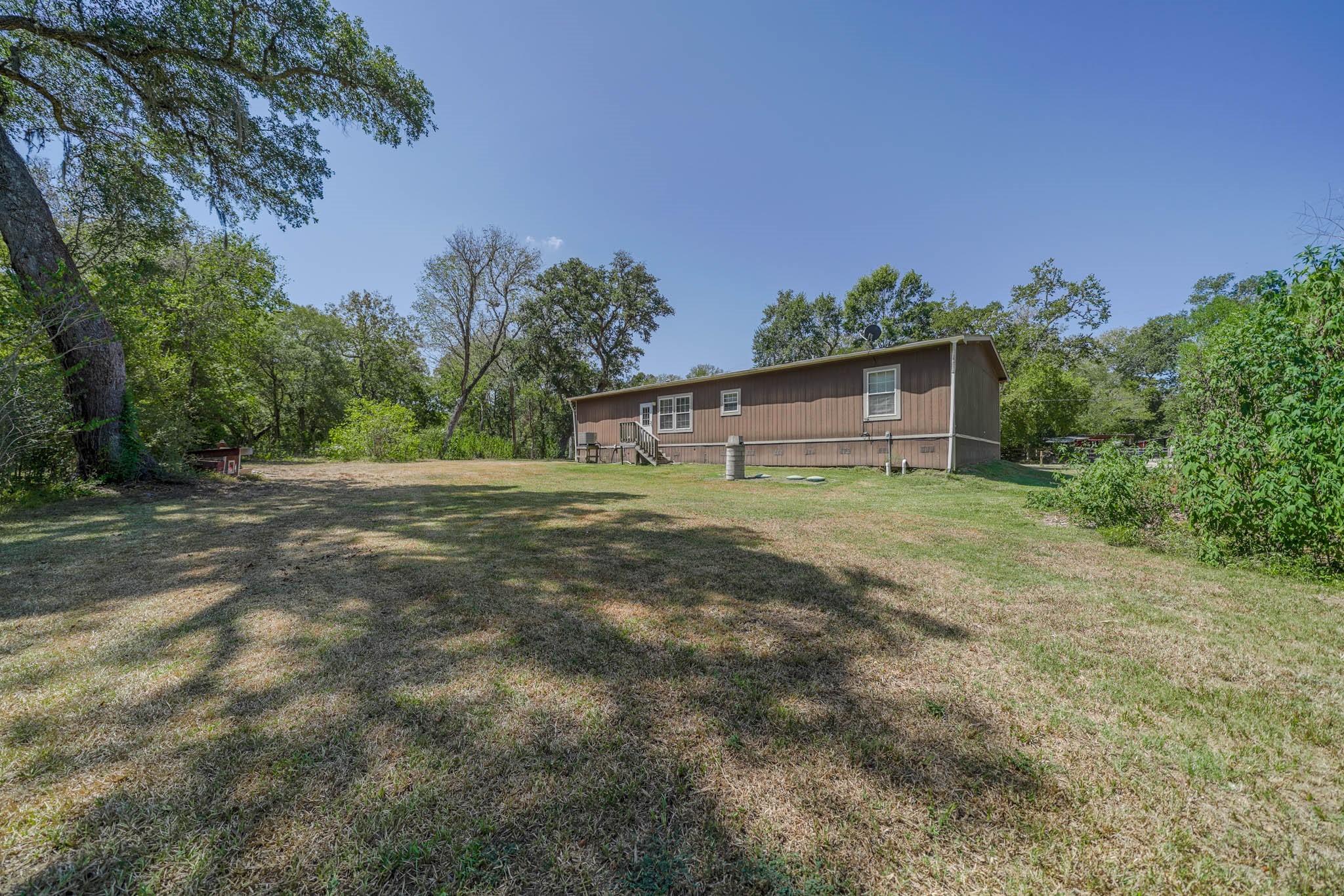 18227 Pin Oak Street Rosharon, TX 77583 - Photo 17 of 19 View of the backyard