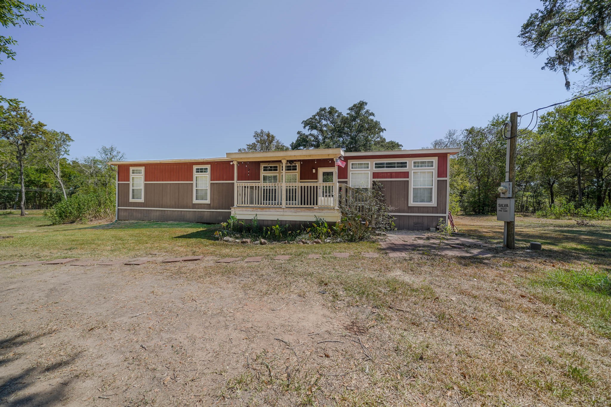 18227 Pin Oak Street Rosharon, TX 77583 - Photo 2 of 19 Great 4 bedroom built in 2014 set on 1/3 of an acre!