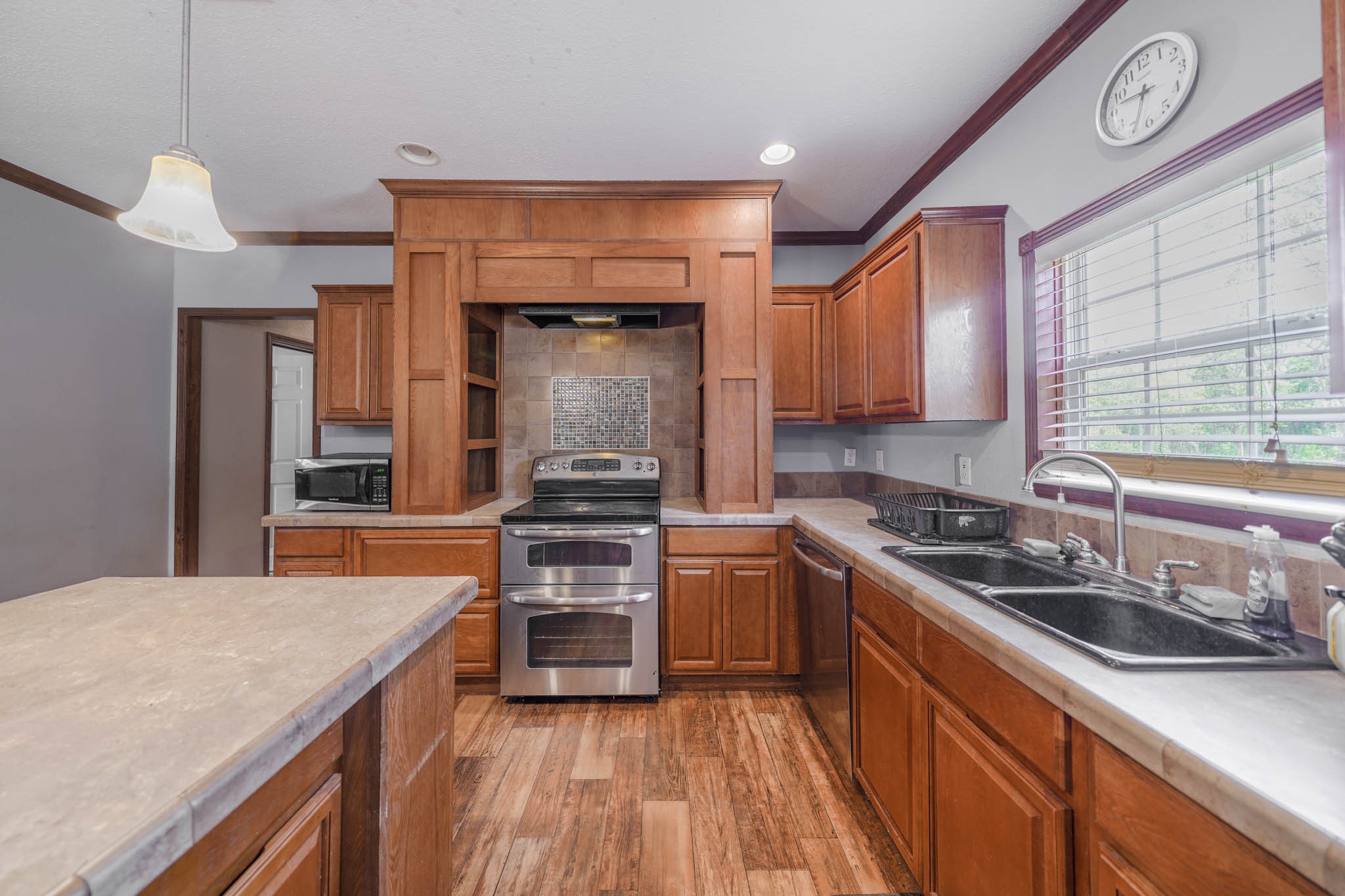 18227 Pin Oak Street Rosharon, TX 77583 - Photo 7 of 19 plenty of cabinet and counter space, double oven and lots of natural liight
