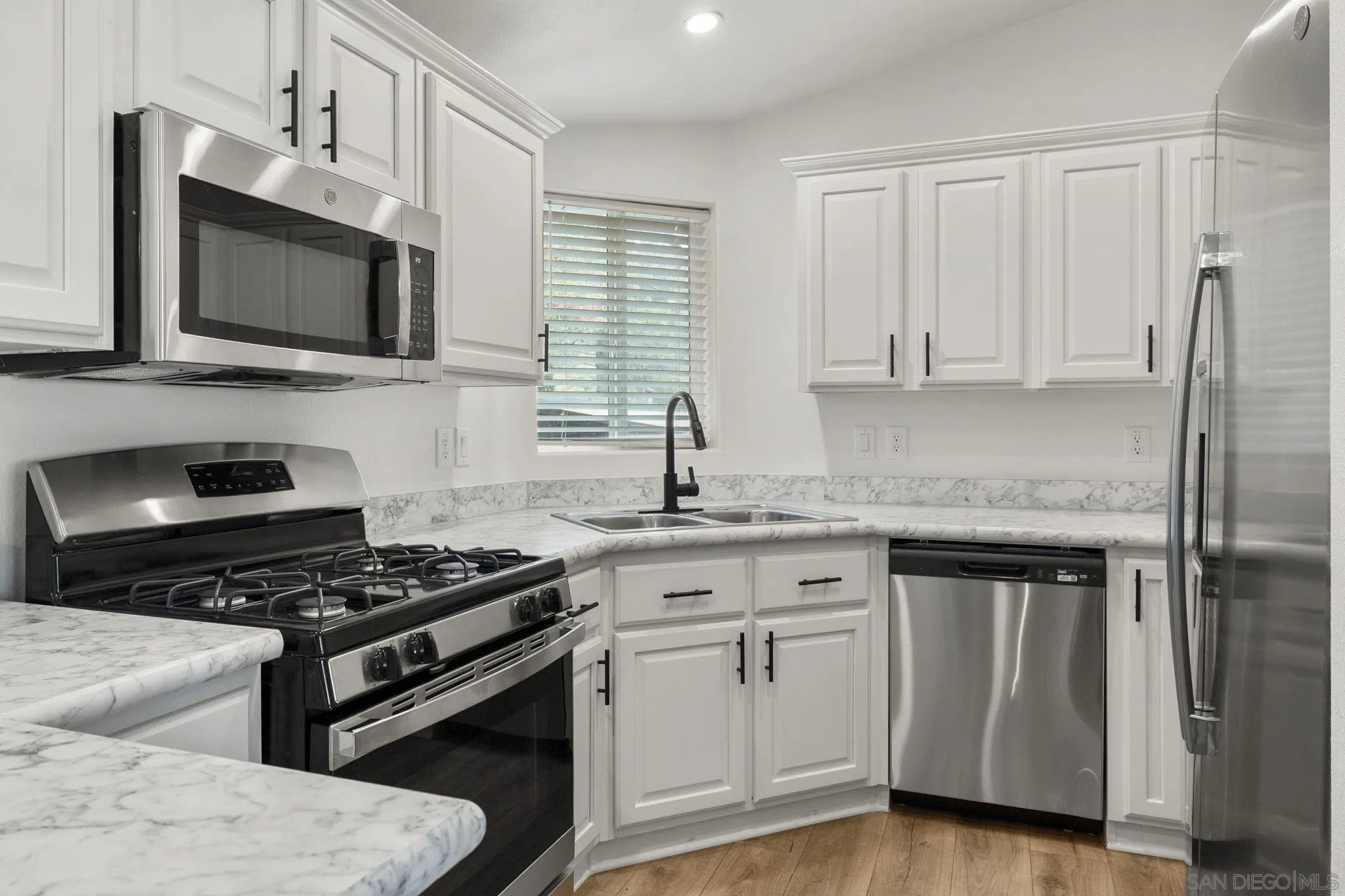 22899 Byron Road, Unit 77 Crestline, CA 92325 - Photo 12 of 33