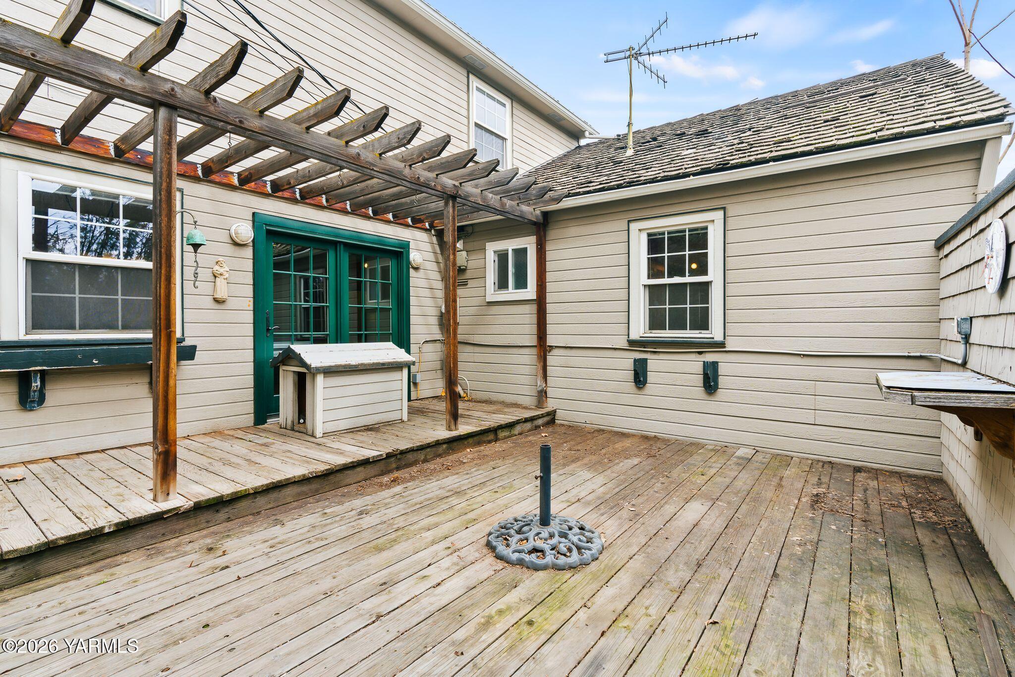 702 South 30th Avenue Yakima, WA 98902 - Photo 26 of 30 Back porch