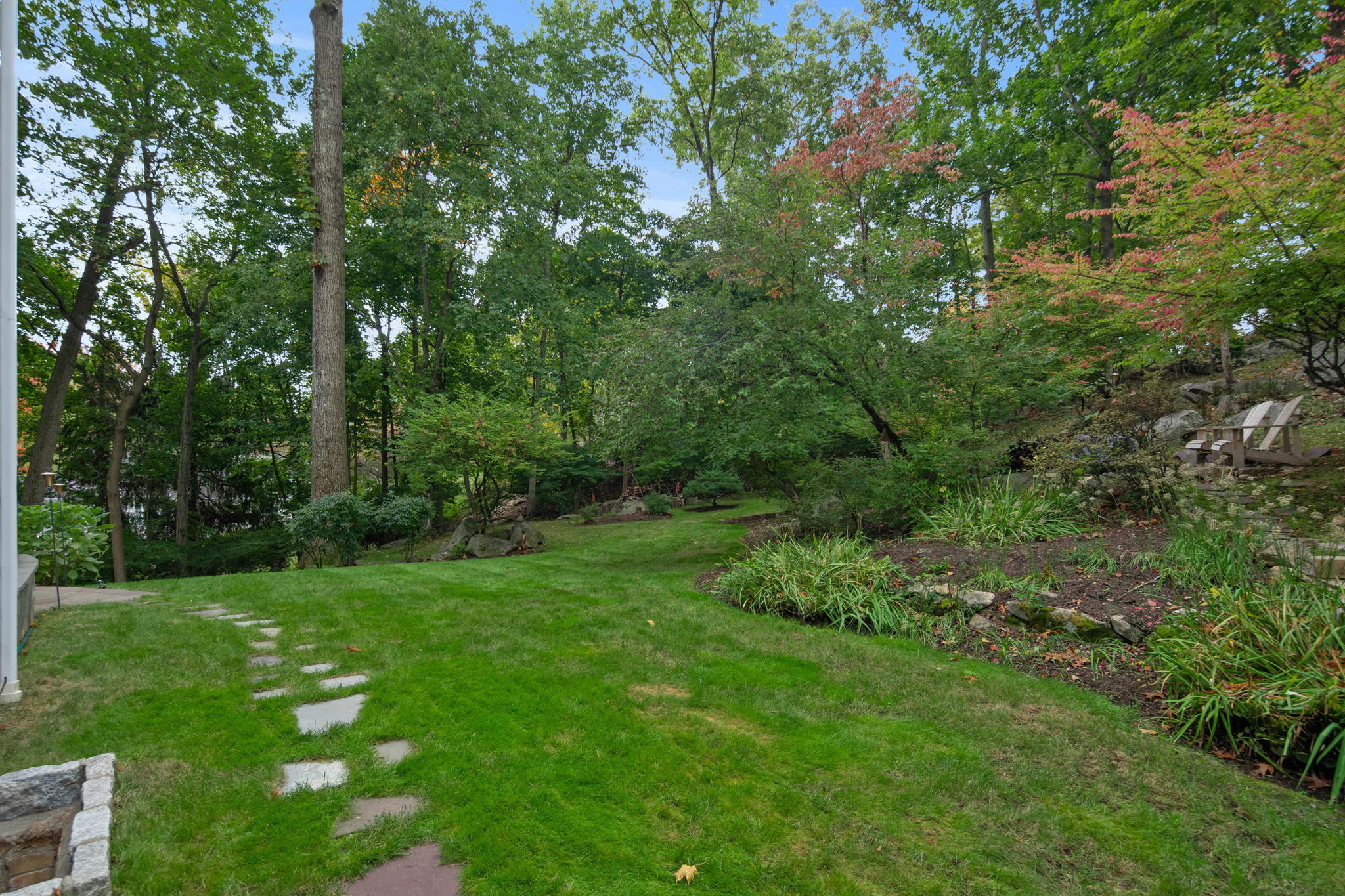 7 Little Brook Road Rowayton, CT 06853 - Photo 32 of 36 a view of a lush green forest