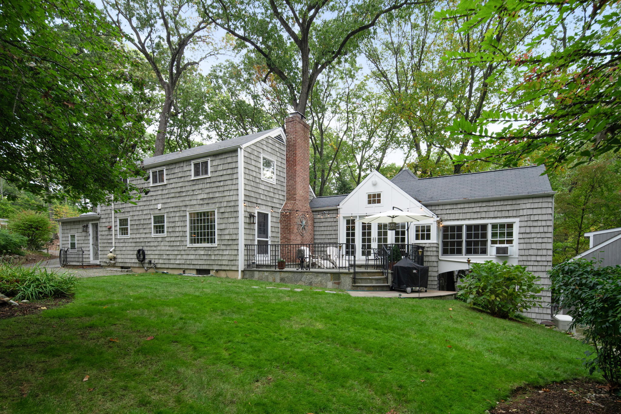 7 Little Brook Road Rowayton, CT 06853 - Photo 34 of 36 a front view of house with yard and green space