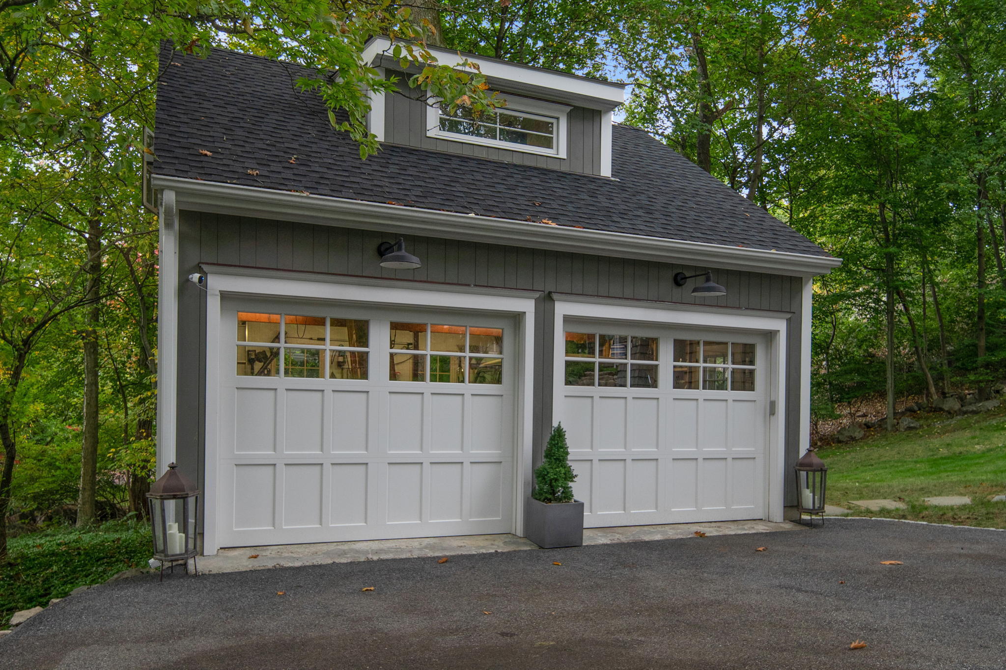 7 Little Brook Road Rowayton, CT 06853 - Photo 35 of 36 a front view of a house with a garden
