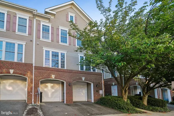 $3,000 | 7121 Mason Grove Court, Unit 8, Alexandria, VA 22306