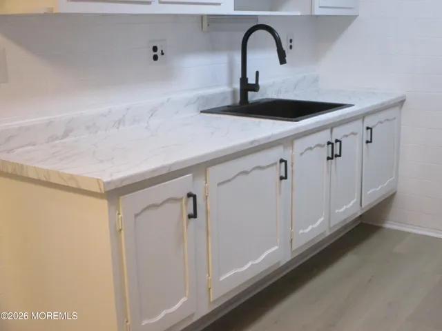 a close view of sink and tap