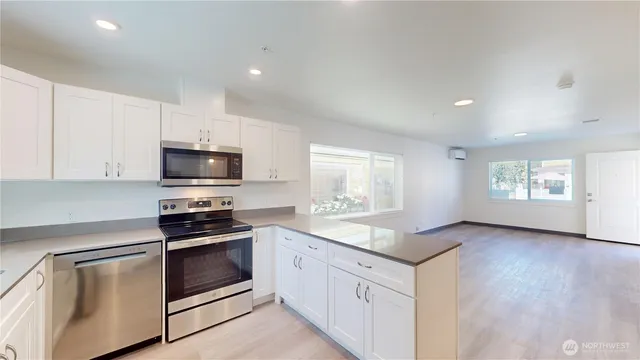 $528,000 | 13813 32nd Lane South, Tukwila, WA 98168