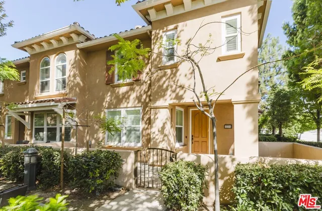 $880,000 | 453 North Altadena Drive, Unit 8, Pasadena, CA 91107