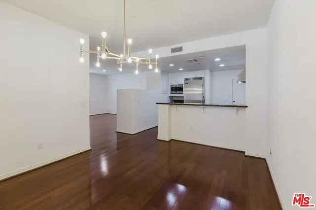 $880,000 | 453 North Altadena Drive, Unit 8, Pasadena, CA 91107