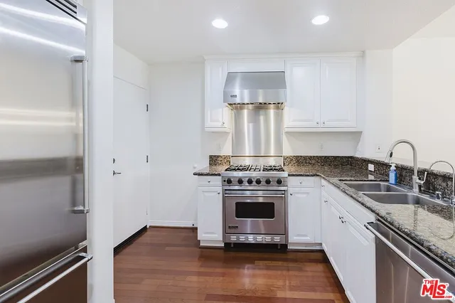 $880,000 | 453 North Altadena Drive, Unit 8, Pasadena, CA 91107