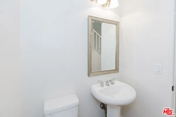 $835,000 | 453 North Altadena Drive, Unit 8, Pasadena, CA 91107