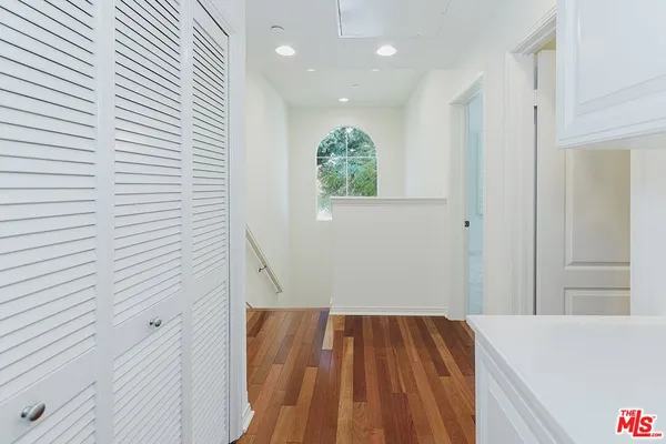 $835,000 | 453 North Altadena Drive, Unit 8, Pasadena, CA 91107