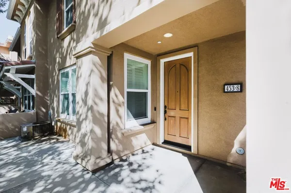 $835,000 | 453 North Altadena Drive, Unit 8, Pasadena, CA 91107