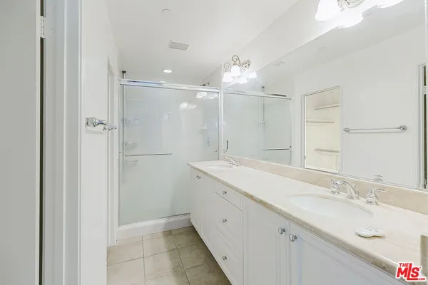 $835,000 | 453 North Altadena Drive, Unit 8, Pasadena, CA 91107