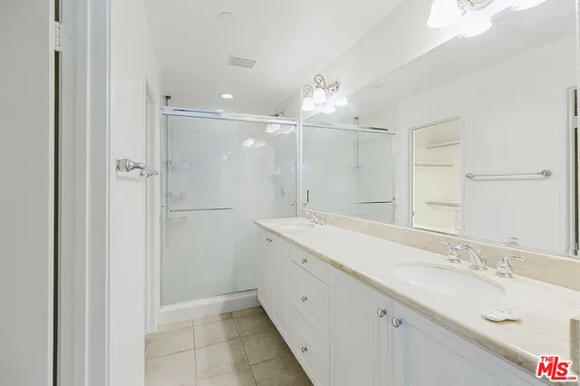 $880,000 | 453 North Altadena Drive, Unit 8, Pasadena, CA 91107