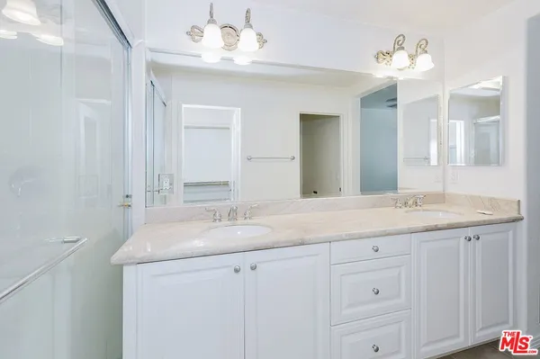 $835,000 | 453 North Altadena Drive, Unit 8, Pasadena, CA 91107