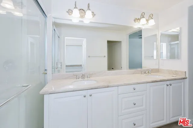 $880,000 | 453 North Altadena Drive, Unit 8, Pasadena, CA 91107