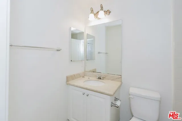 $880,000 | 453 North Altadena Drive, Unit 8, Pasadena, CA 91107