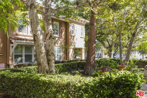 $835,000 | 453 North Altadena Drive, Unit 8, Pasadena, CA 91107