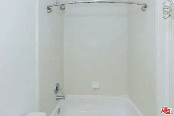 $835,000 | 453 North Altadena Drive, Unit 8, Pasadena, CA 91107