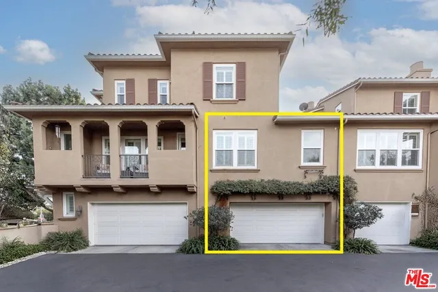 $880,000 | 453 North Altadena Drive, Unit 8, Pasadena, CA 91107