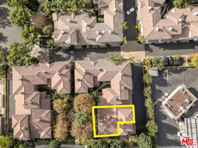 $880,000 | 453 North Altadena Drive, Unit 8, Pasadena, CA 91107