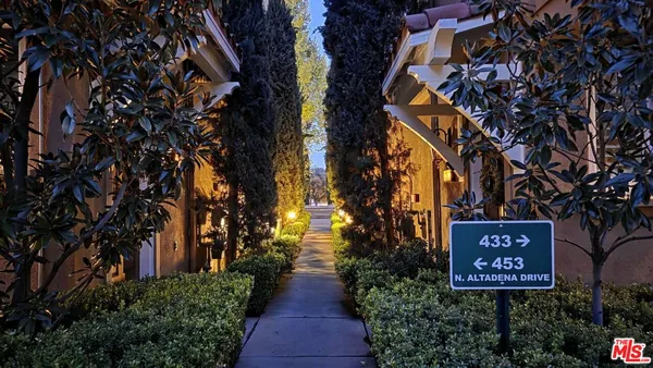 $835,000 | 453 North Altadena Drive, Unit 8, Pasadena, CA 91107