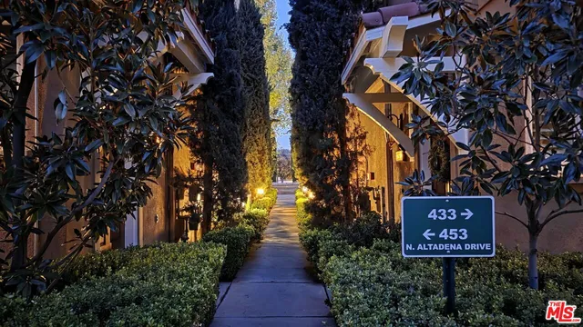 $880,000 | 453 North Altadena Drive, Unit 8, Pasadena, CA 91107
