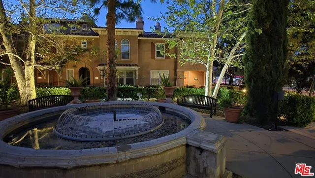 $880,000 | 453 North Altadena Drive, Unit 8, Pasadena, CA 91107