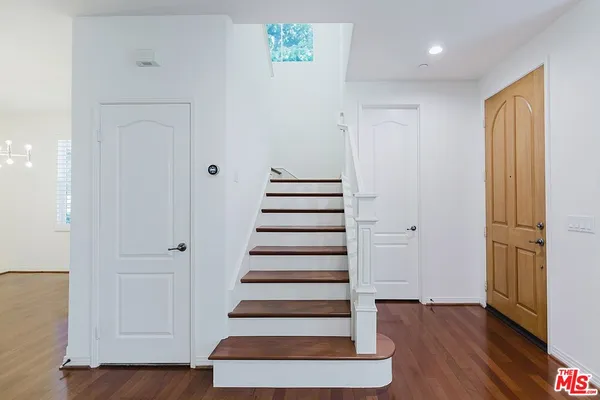 $835,000 | 453 North Altadena Drive, Unit 8, Pasadena, CA 91107