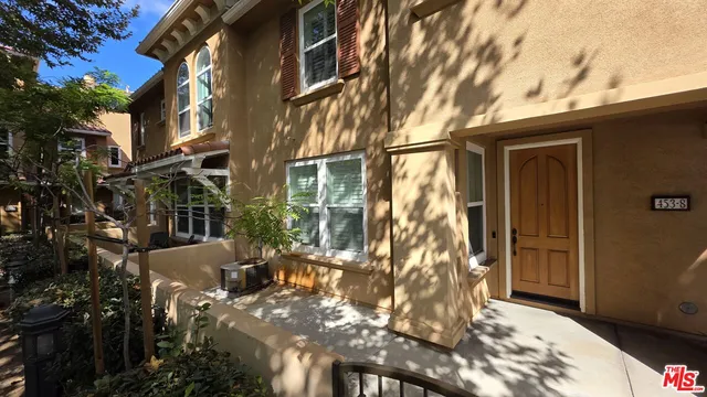 $880,000 | 453 North Altadena Drive, Unit 8, Pasadena, CA 91107