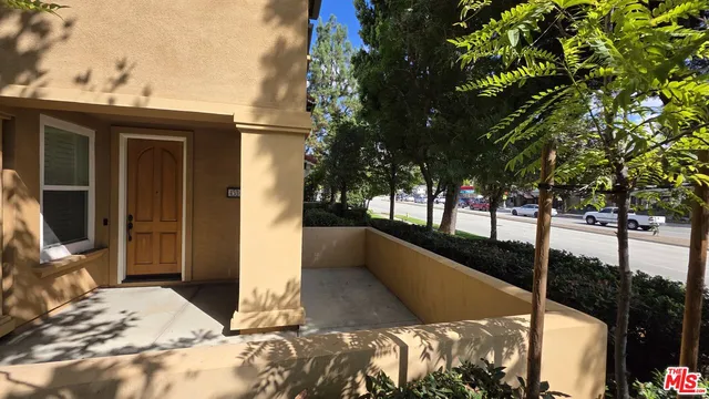 $880,000 | 453 North Altadena Drive, Unit 8, Pasadena, CA 91107