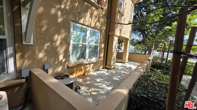 $880,000 | 453 North Altadena Drive, Unit 8, Pasadena, CA 91107