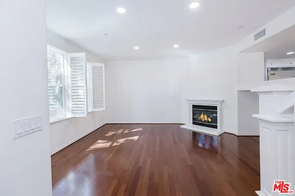 $835,000 | 453 North Altadena Drive, Unit 8, Pasadena, CA 91107