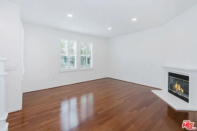 $880,000 | 453 North Altadena Drive, Unit 8, Pasadena, CA 91107